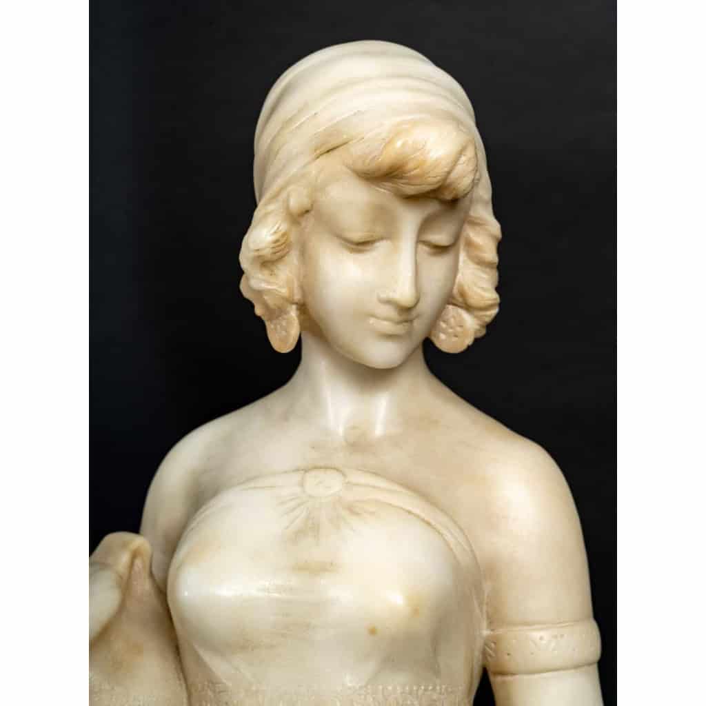 Statue en albatre « Porteuse d’eau », XIXème-XXème siècle | Biron Statue en albatre "Porteuse d'eau", XIXème-XXème siècle