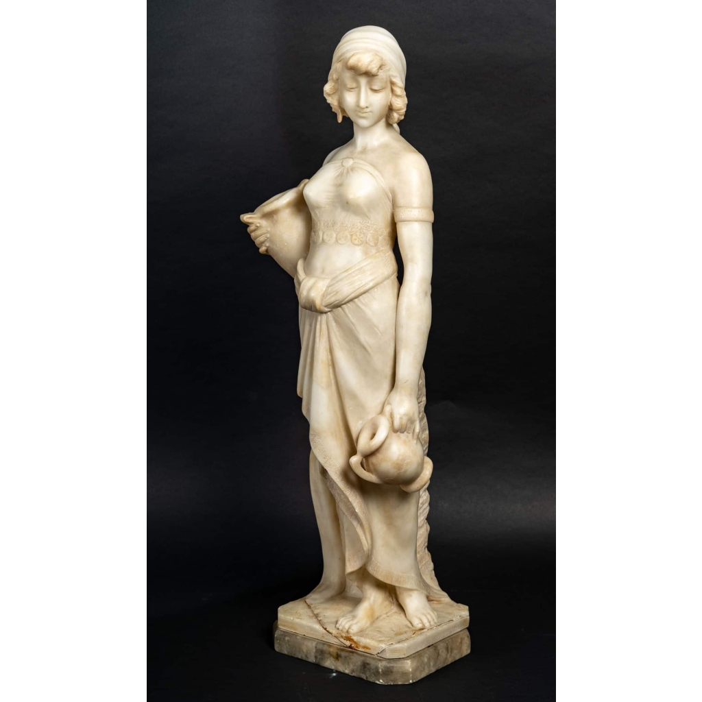 Statue en albatre « Porteuse d’eau », XIXème-XXème siècle | Biron Statue en albatre "Porteuse d'eau", XIXème-XXème siècle