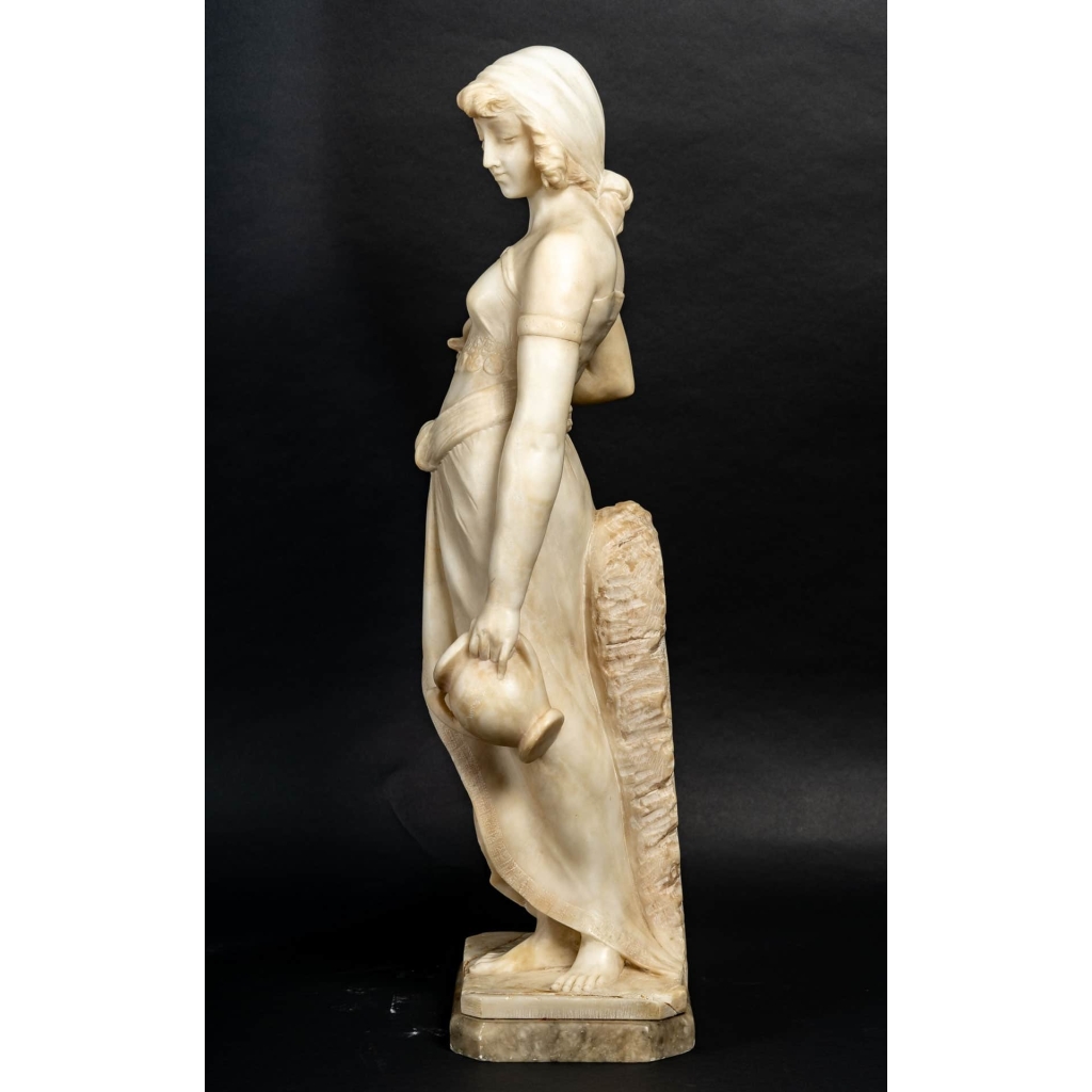 Statue en albatre « Porteuse d’eau », XIXème-XXème siècle | Biron Statue en albatre "Porteuse d'eau", XIXème-XXème siècle