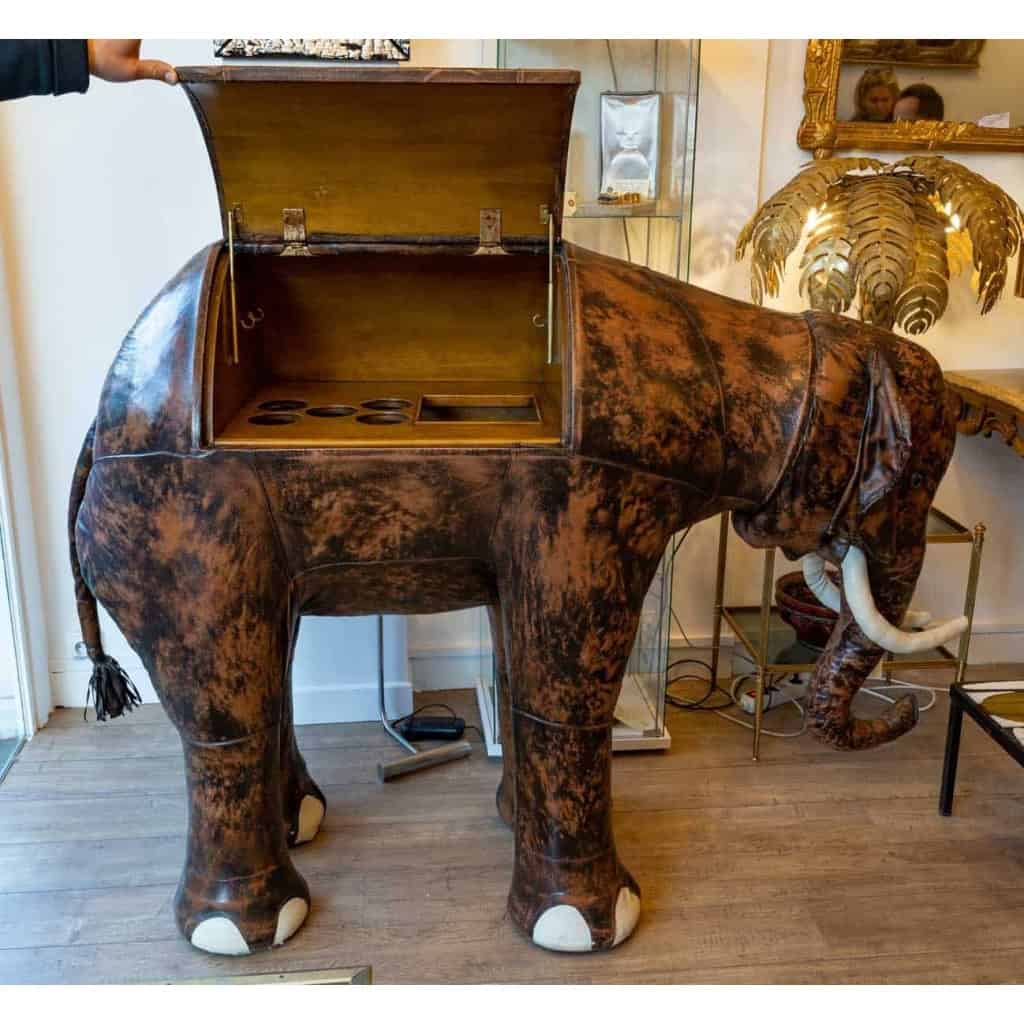 Bar éléphant en cuir, XXème siècle | Biron ||||||||||