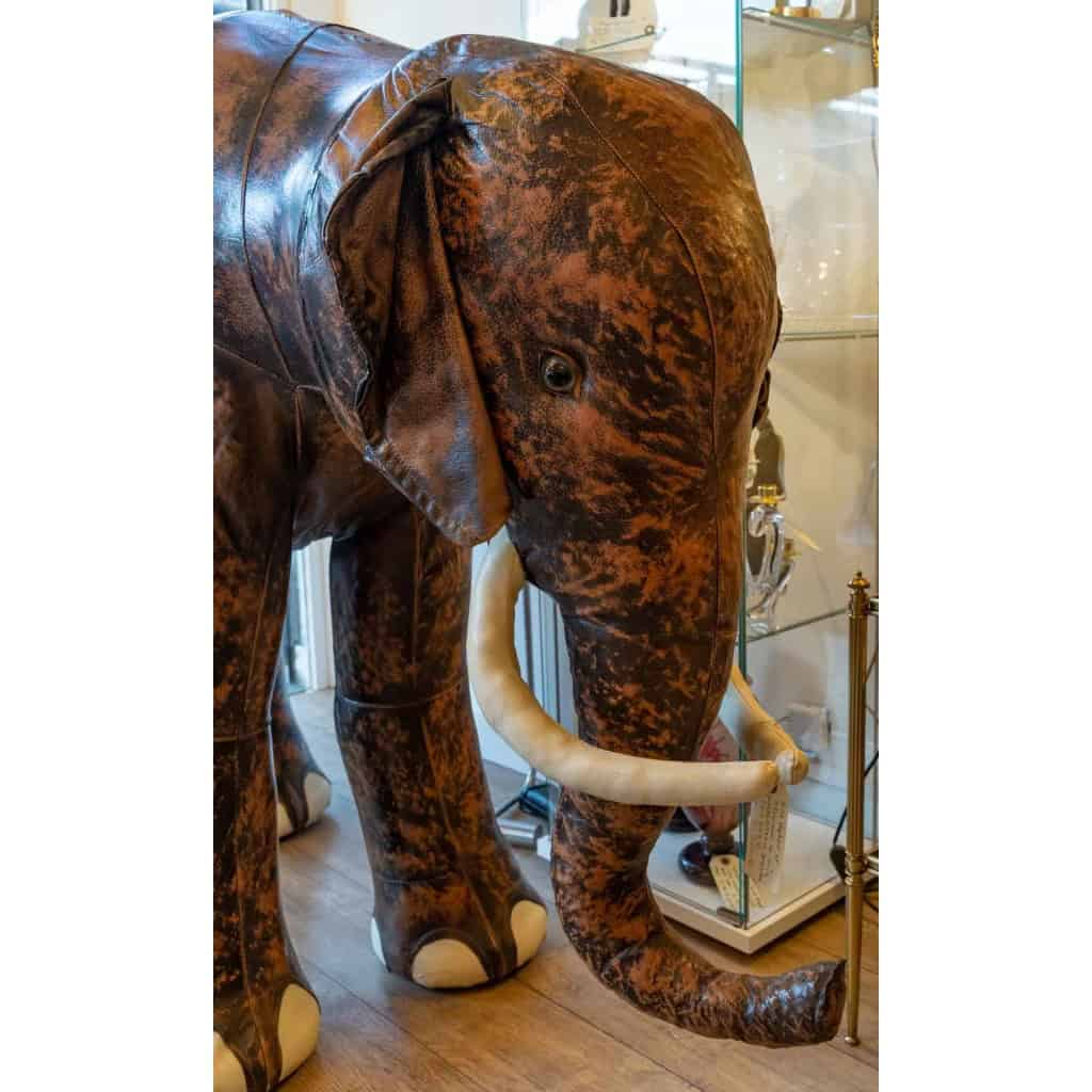 Bar éléphant en cuir, XXème siècle | Biron Bar éléphant en cuir, XXème siècle