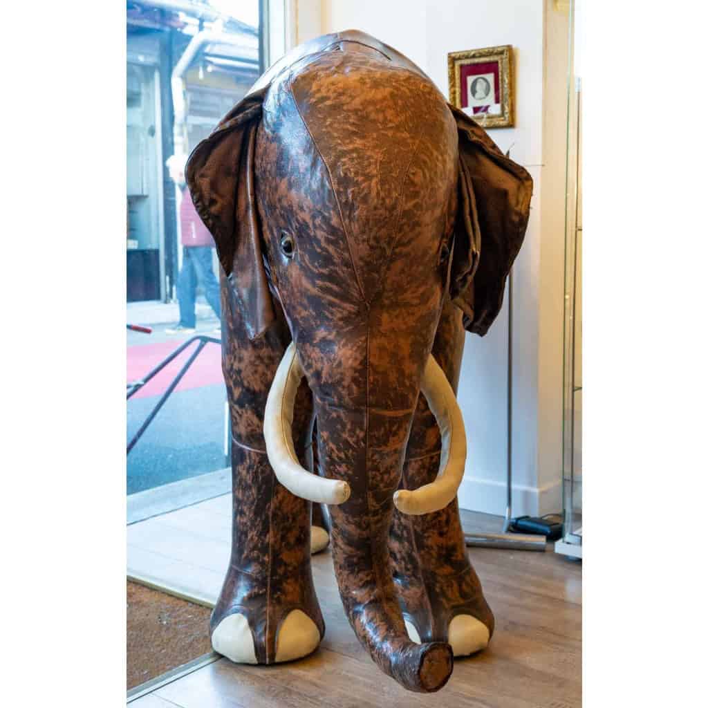 Bar éléphant en cuir, XXème siècle | Biron Bar éléphant en cuir, XXème siècle