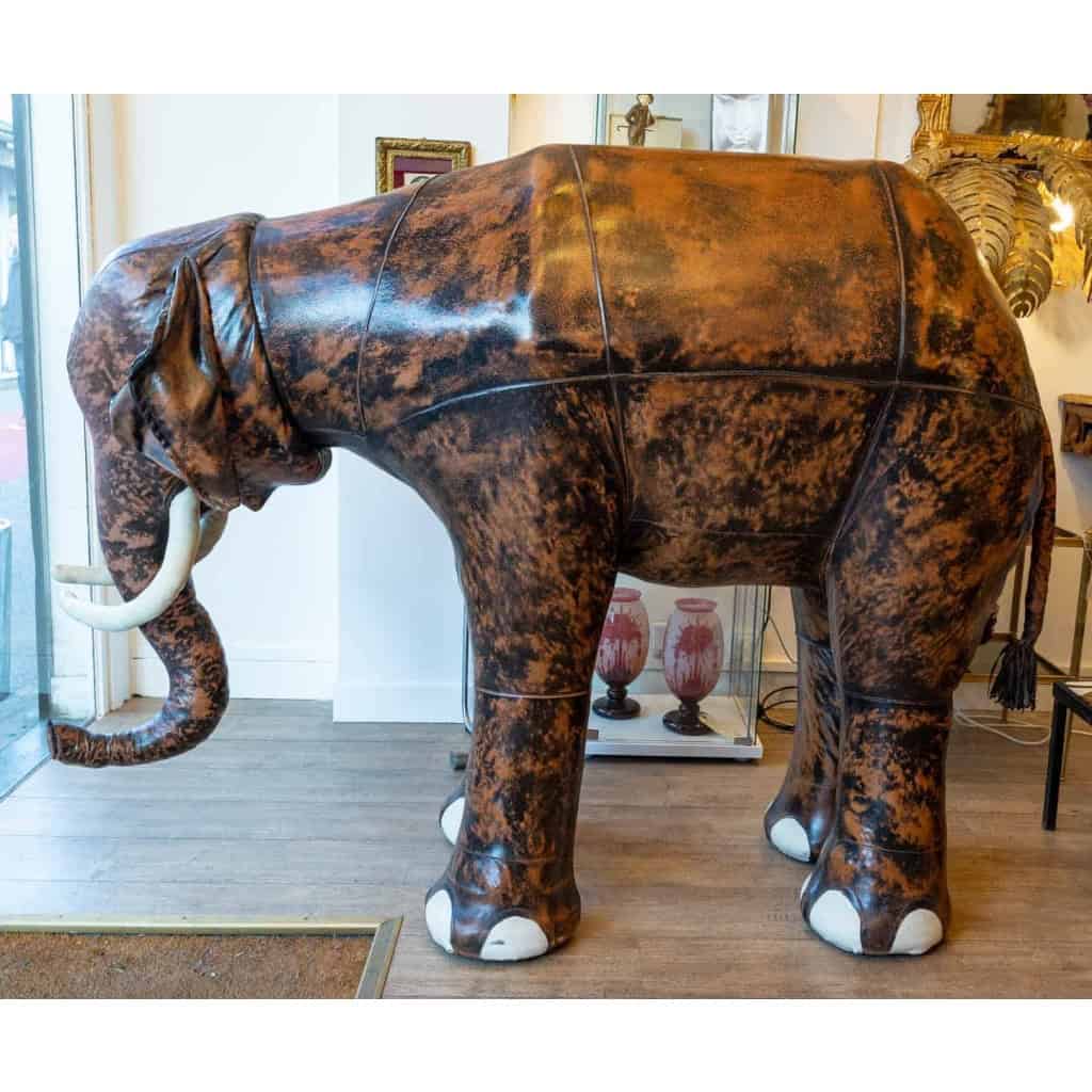 Bar éléphant en cuir, XXème siècle | Biron Bar éléphant en cuir, XXème siècle