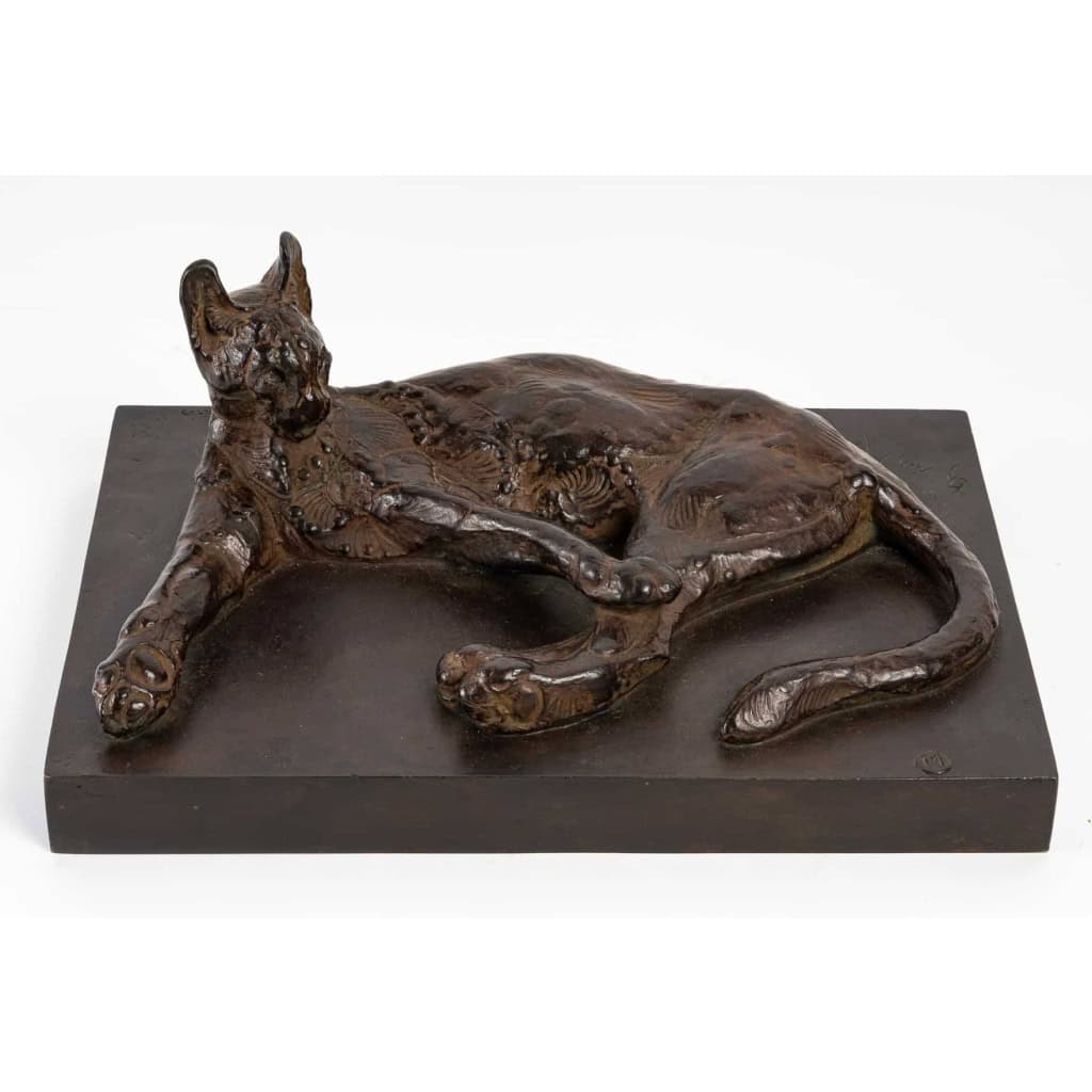 Serval couché, bronze signé Thierry Van Ryswyck, XXème siècle | Biron |||||||||