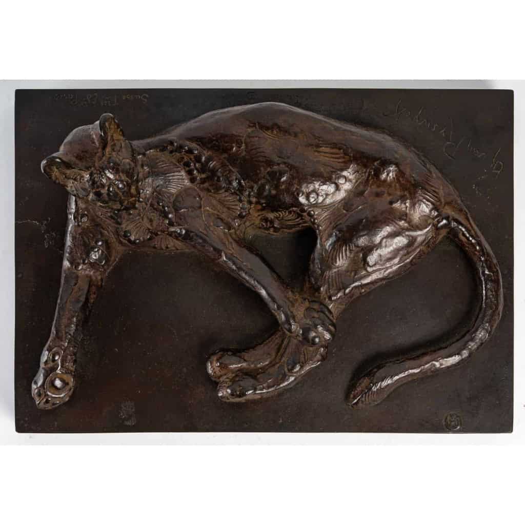 Serval couché, bronze signé Thierry Van Ryswyck, XXème siècle | Biron Serval couché, bronze signé Thierry Van Ryswyck, XXème siècle