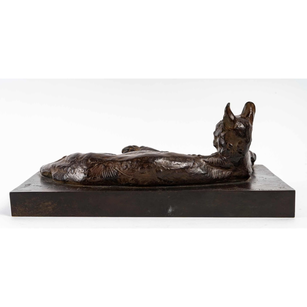 Serval couché, bronze signé Thierry Van Ryswyck, XXème siècle | Biron Serval couché, bronze signé Thierry Van Ryswyck, XXème siècle