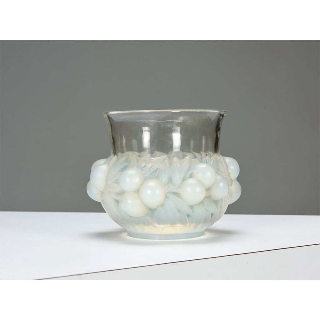 René LALIQUE : Vase « Prunes » Opalescent .(restaurations) | Biron René LALIQUE : Vase « Prunes » Opalescent .(restaurations)
