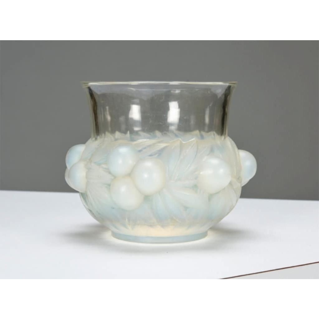 René LALIQUE : Vase « Prunes » Opalescent .(restaurations) | Biron René LALIQUE : Vase « Prunes » Opalescent .(restaurations)