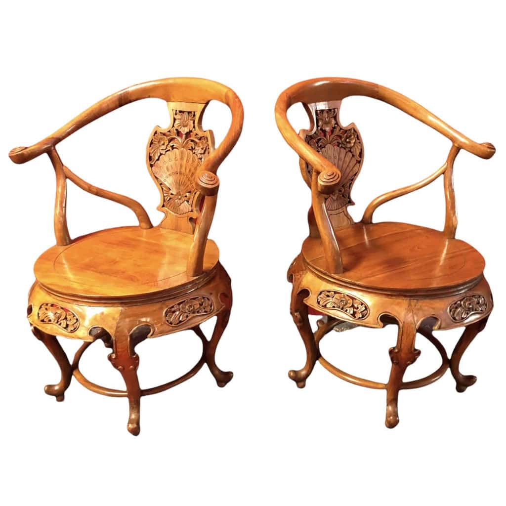 Paire de fauteuils Indochinois ? en orme des années 60/70 | Biron Paire de fauteuils Indochinois ? en orme des années 60/70