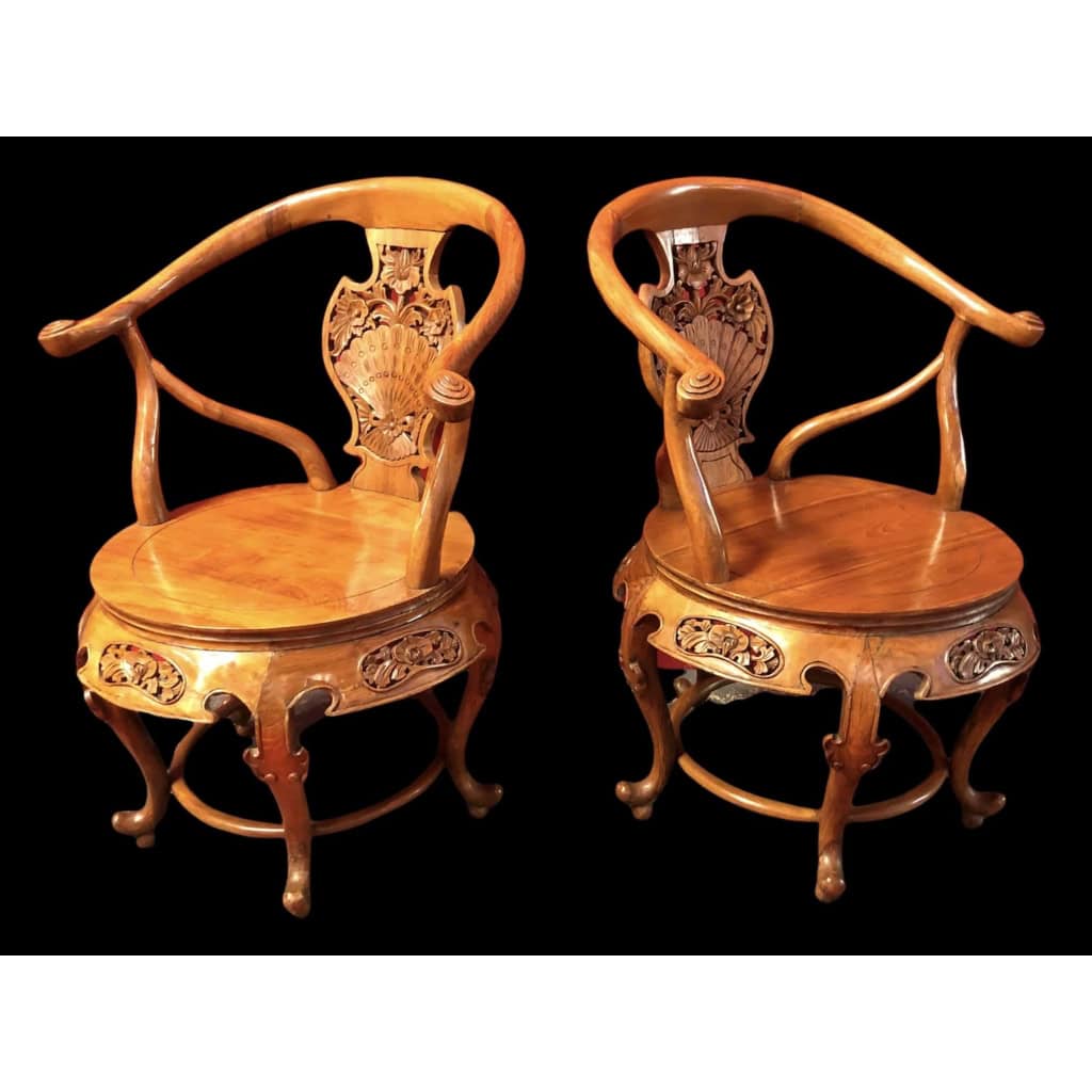 Paire de fauteuils Indochinois ? en orme des années 60/70 | Biron Paire de fauteuils Indochinois ? en orme des années 60/70