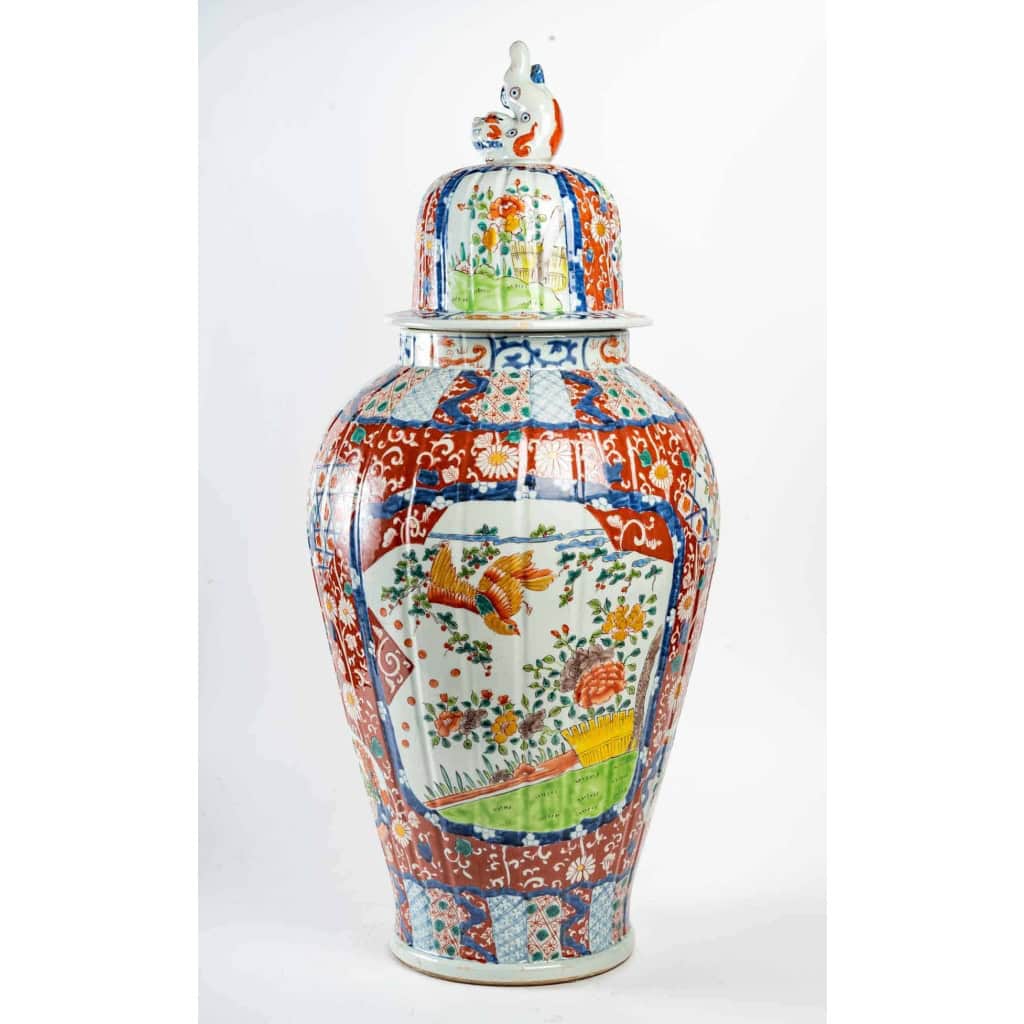 Potiche couverte en porcelaine du Japon, circa 1900 | Biron ||||||||||||