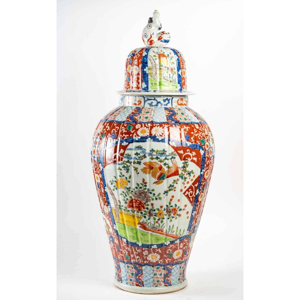 Potiche couverte en porcelaine du Japon, circa 1900 | Biron Potiche couverte en porcelaine du Japon, circa 1900