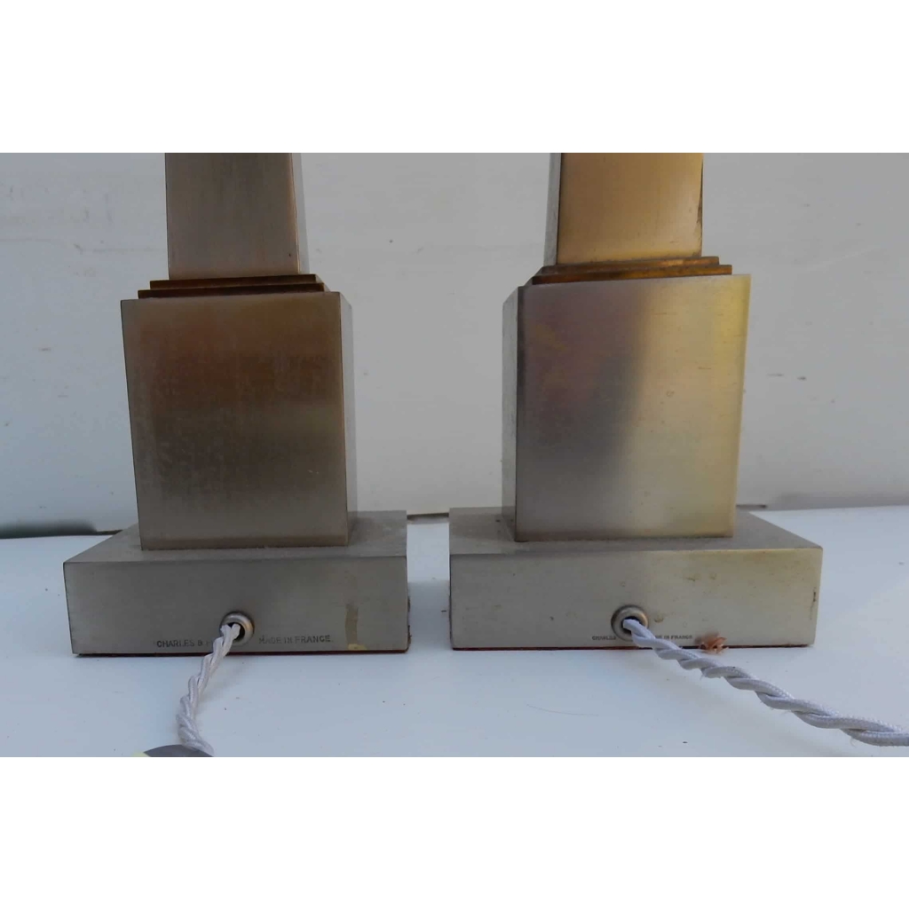 1950/70 Paire de Lampes Aux Obélisques en Laiton et Bronze Argentées et Dorées Signées Charles