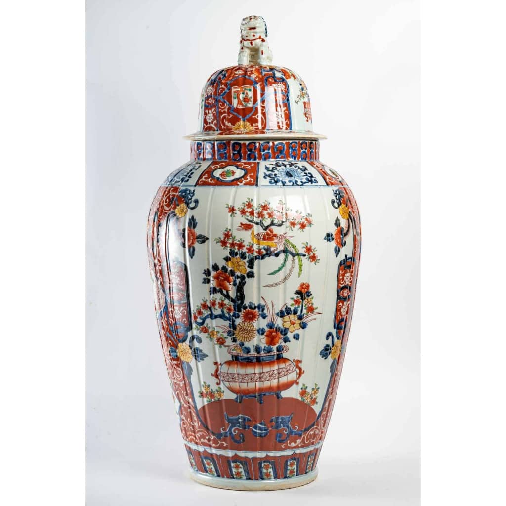 Potiche couverte en porcelaine du Japon, Circa 1900 | Biron |||||||||