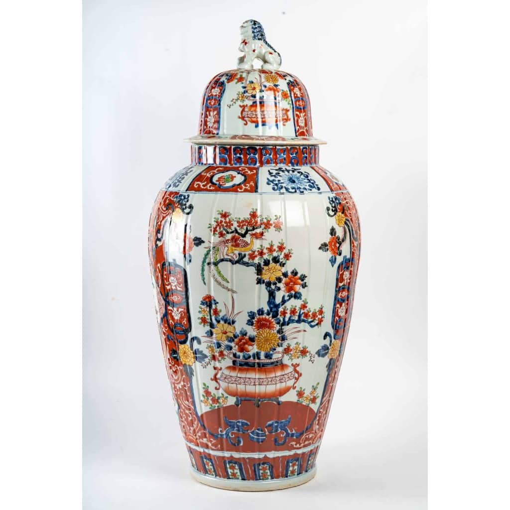 Potiche couverte en porcelaine du Japon, Circa 1900 | Biron Potiche couverte en porcelaine du Japon, Circa 1900