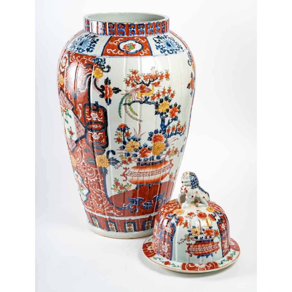 Potiche couverte en porcelaine du Japon, Circa 1900 | Biron Potiche couverte en porcelaine du Japon, Circa 1900