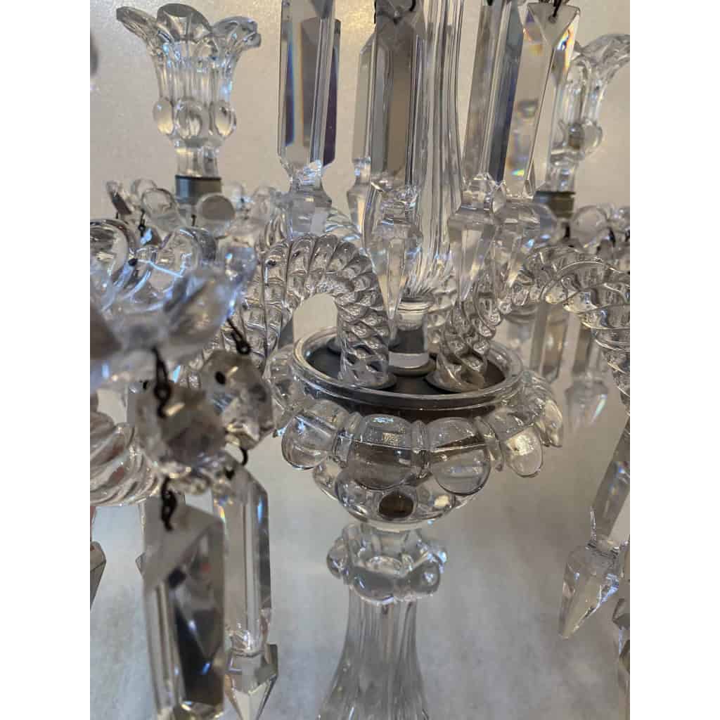 1950′ Paire de Chandeliers 4 Branches Socles Perlés Et Signés En Relief BACCARAT H 55 cm