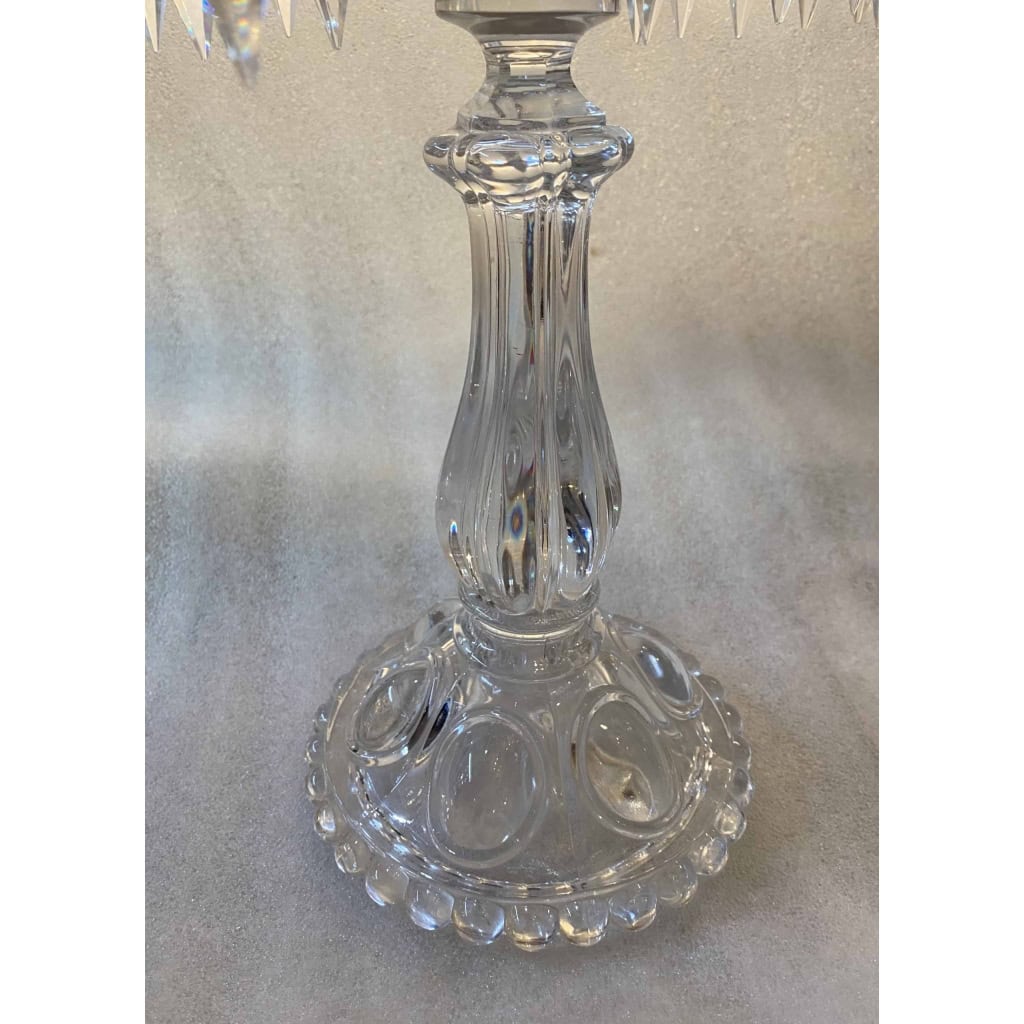 1950′ Paire de Chandeliers 4 Branches Socles Perlés Et Signés En Relief BACCARAT H 55 cm