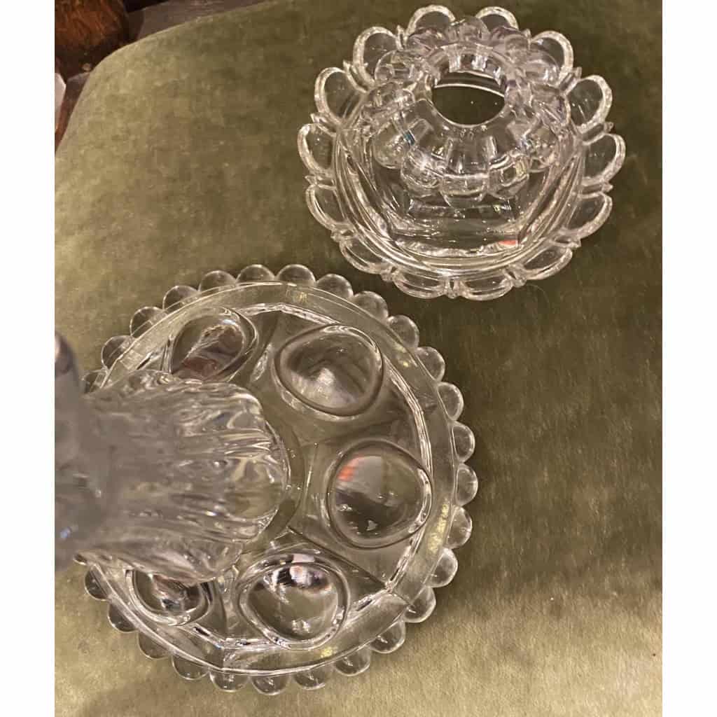 1950′ Paire de Chandeliers 4 Branches Socles Perlés Et Signés En Relief BACCARAT H 55 cm
