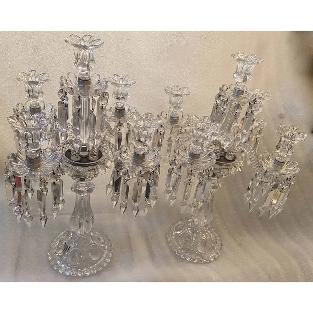 1950′ Paire de Chandeliers 4 Branches Socles Perlés Et Signés En Relief BACCARAT H 55 cm