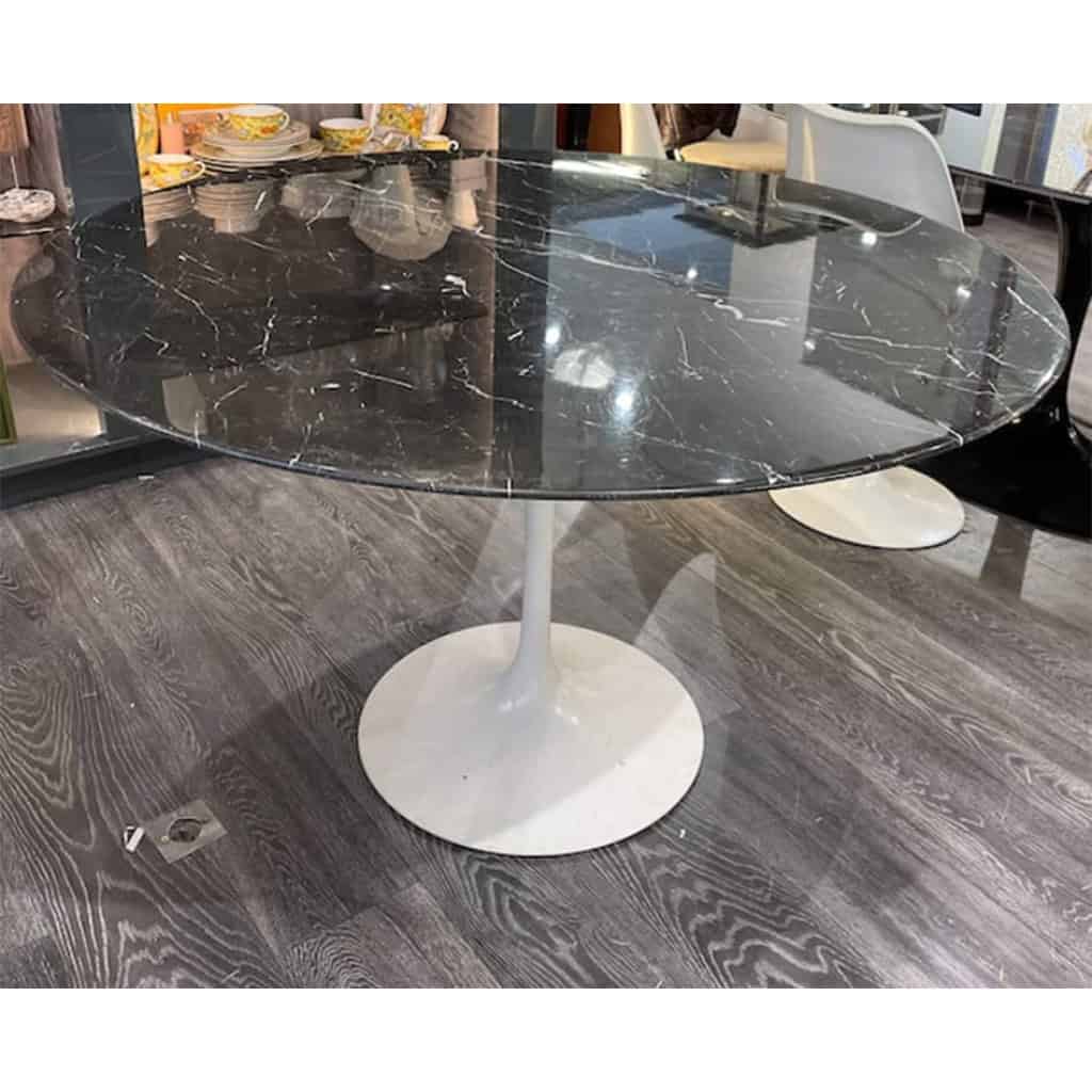 Eero Saarinen (1910-1961), édition Knoll Table 120 cm « Marquina » | Biron Eero Saarinen (1910-1961), édition Knoll Table 120 cm « Marquina »