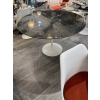 Eero Saarinen (1910-1961), édition Knoll Table 120 cm « Marquina » | Biron Eero Saarinen (1910-1961), édition Knoll Table 120 cm « Marquina »