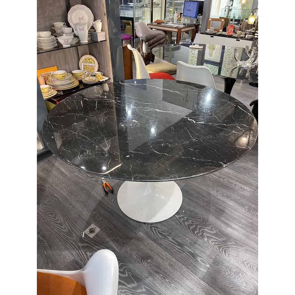 Eero Saarinen (1910-1961), édition Knoll Table 120 cm « Marquina » | Biron Eero Saarinen (1910-1961), édition Knoll Table 120 cm « Marquina »
