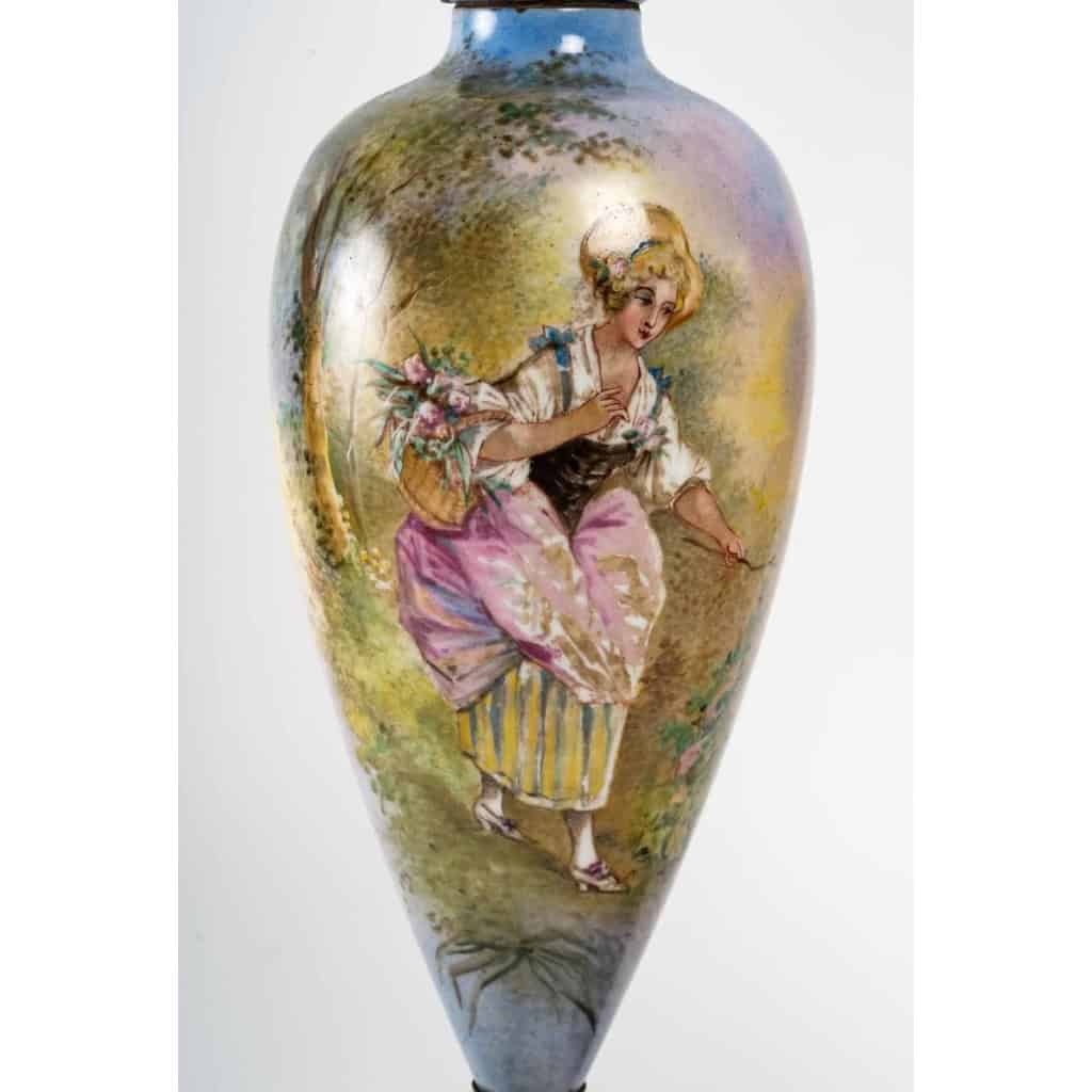 Paire de vases en porcelaine de Sèvres, XIXème siècle | Biron Paire de vases en porcelaine de Sèvres, XIXème siècle