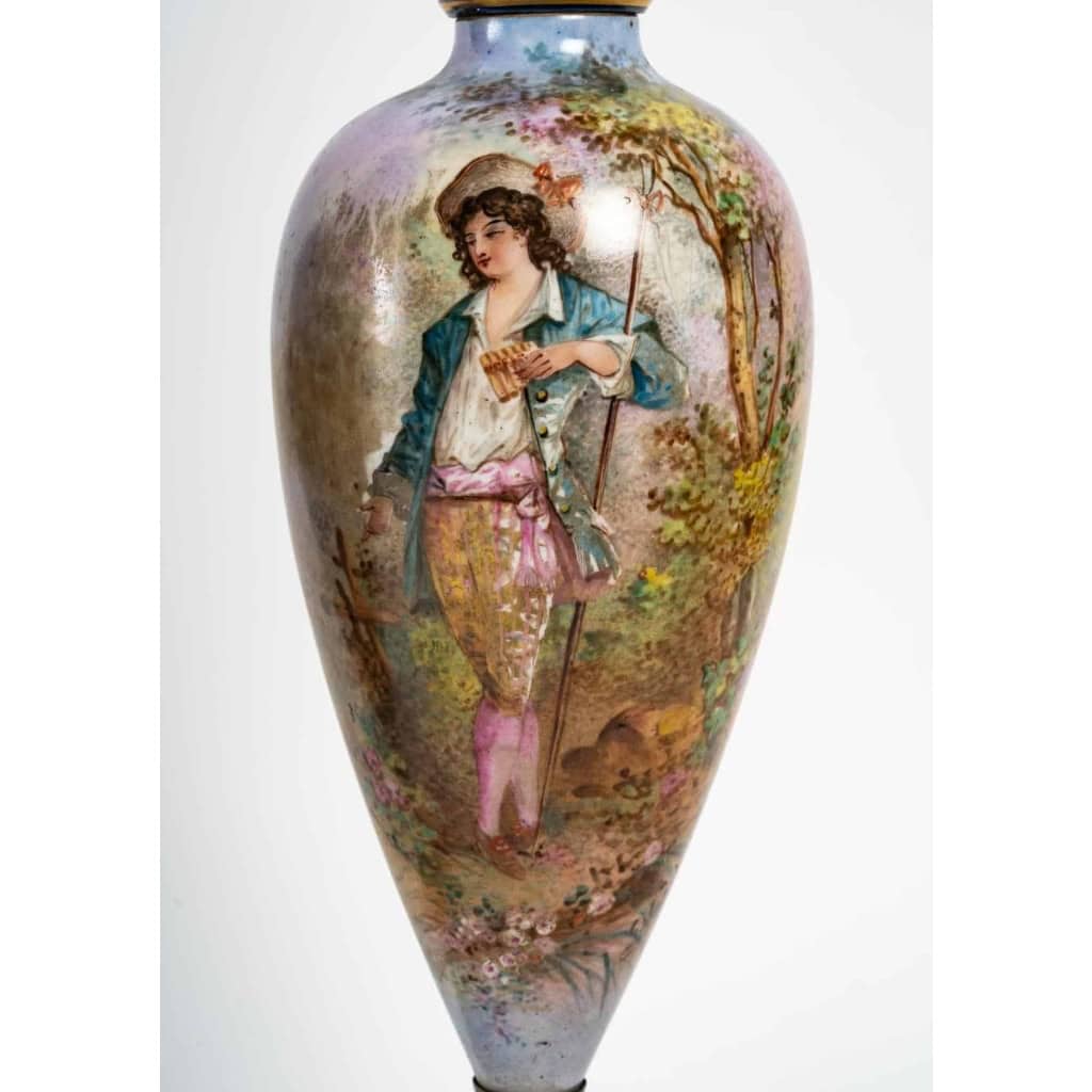 Paire de vases en porcelaine de Sèvres, XIXème siècle | Biron Paire de vases en porcelaine de Sèvres, XIXème siècle