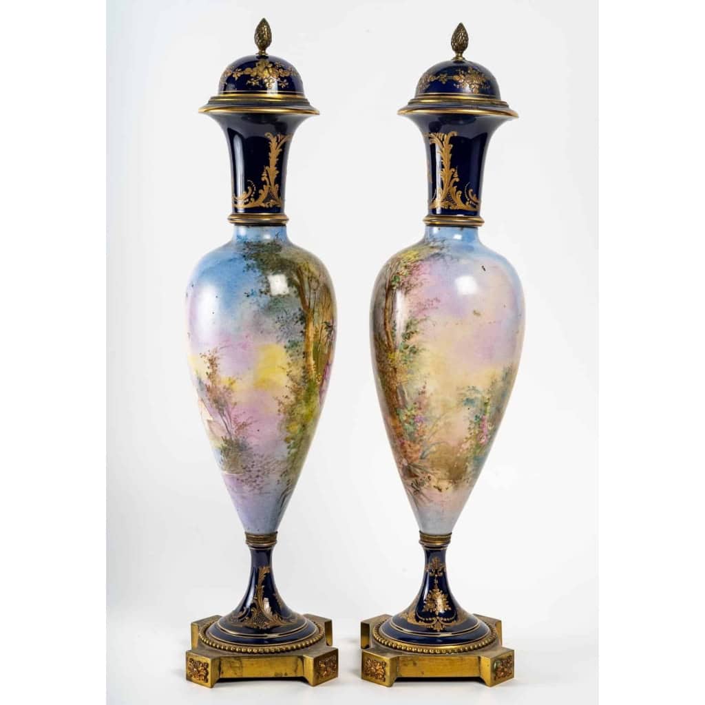 Paire de vases en porcelaine de Sèvres, XIXème siècle | Biron Paire de vases en porcelaine de Sèvres, XIXème siècle