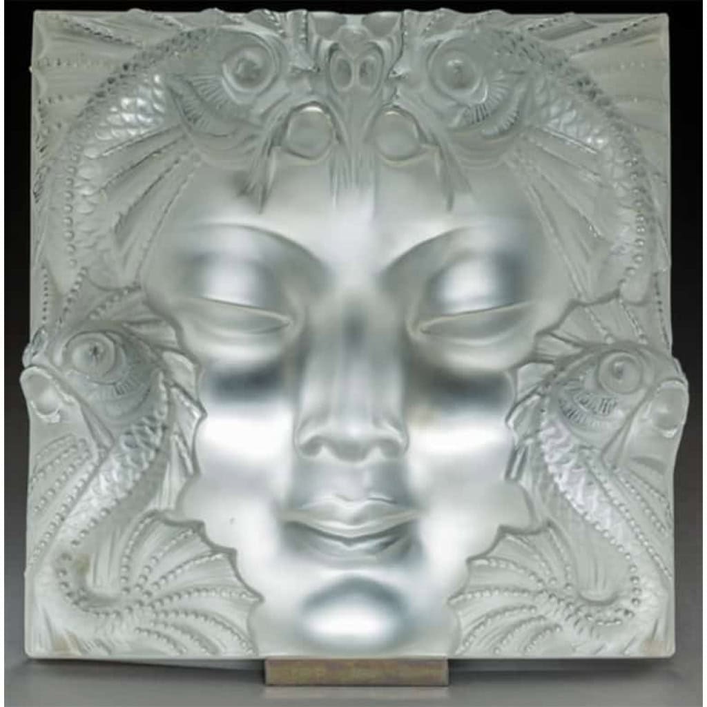 Lalique France : «Masque de femme» Plaque Décorative, Support Métal | Biron Lalique France : «Masque de femme» Plaque Décorative, Support Métal