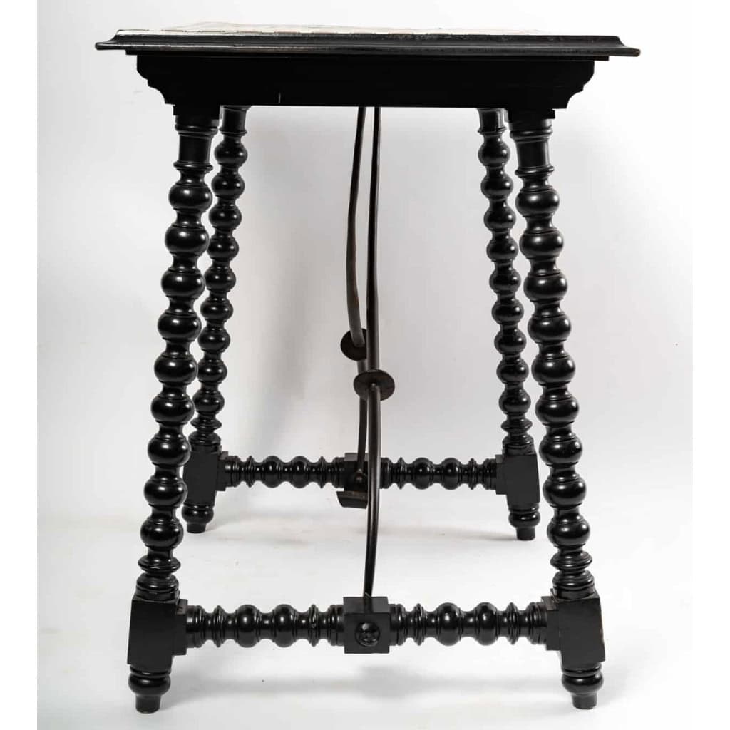 Table espagnole du XIXème siècle. | Biron Table espagnole du XIXème siècle.