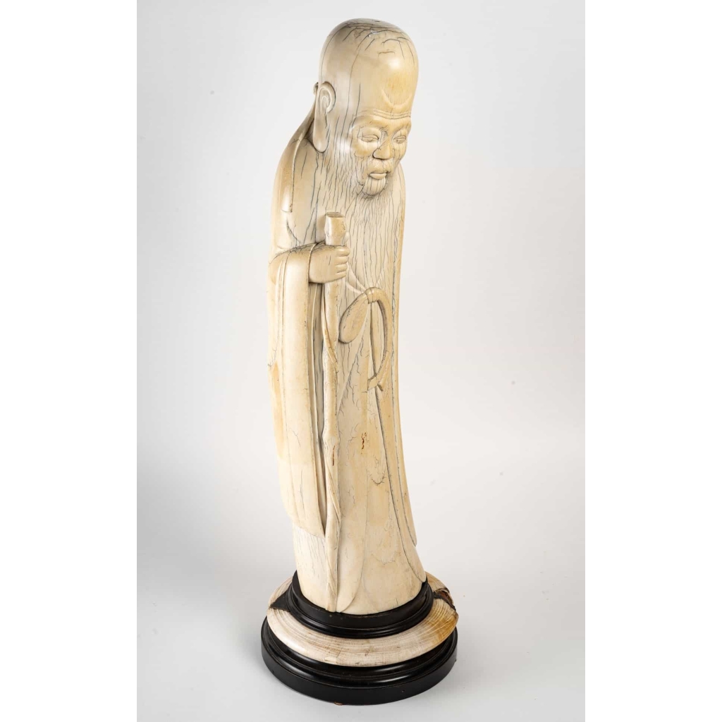 Sculpture en ivoire de goût chinois, XIXème siècle | Biron Sculpture en ivoire de goût chinois, XIXème siècle
