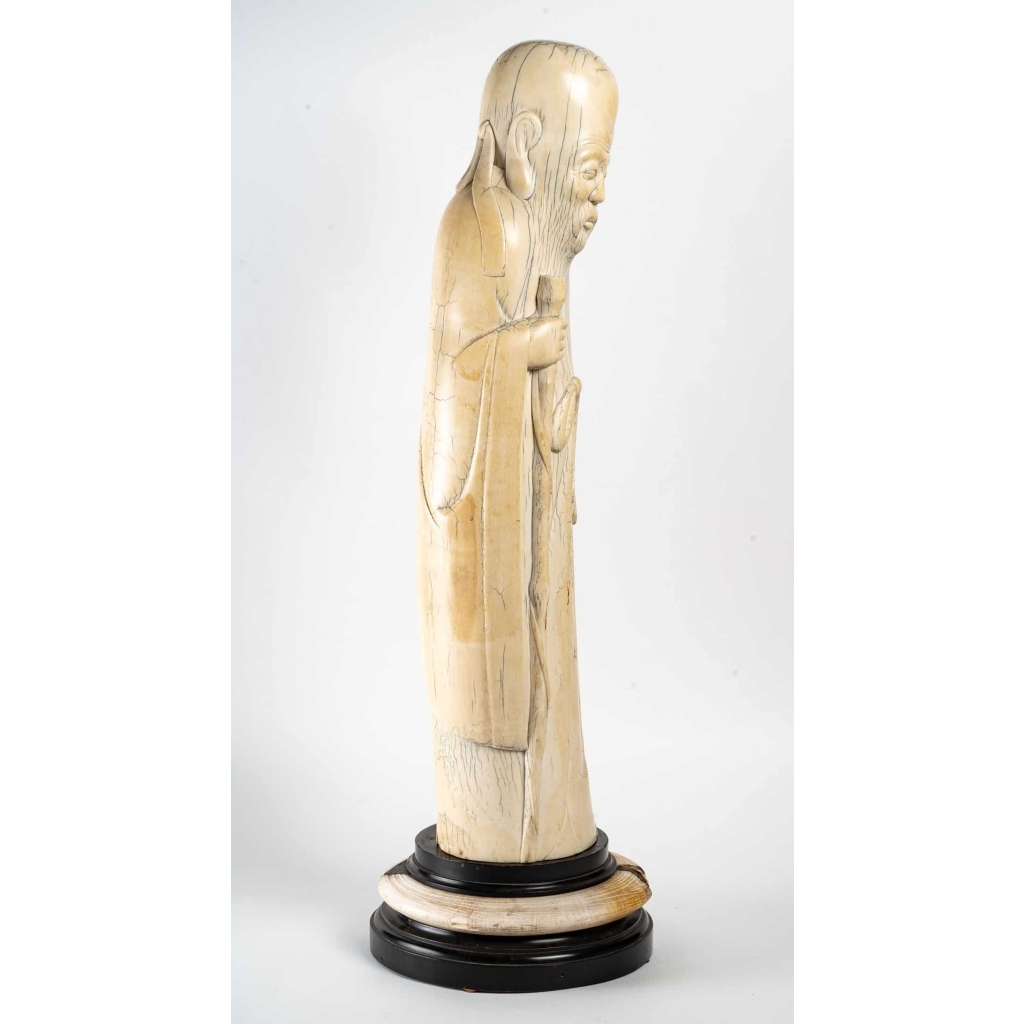 Sculpture en ivoire de goût chinois, XIXème siècle | Biron Sculpture en ivoire de goût chinois, XIXème siècle