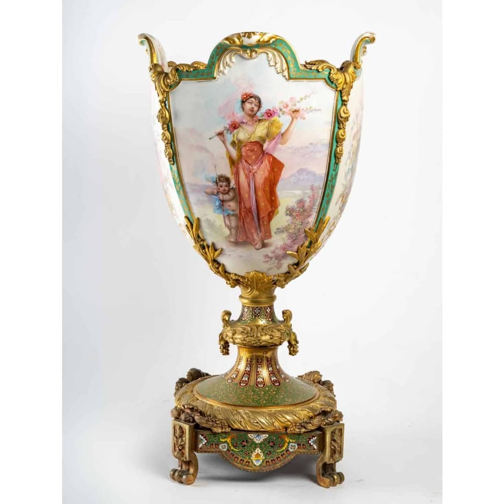 Vase en bronze en forme de coupe évasée sur piédouche de Bellanger, circa 1900 | Biron ||||||||||||||||