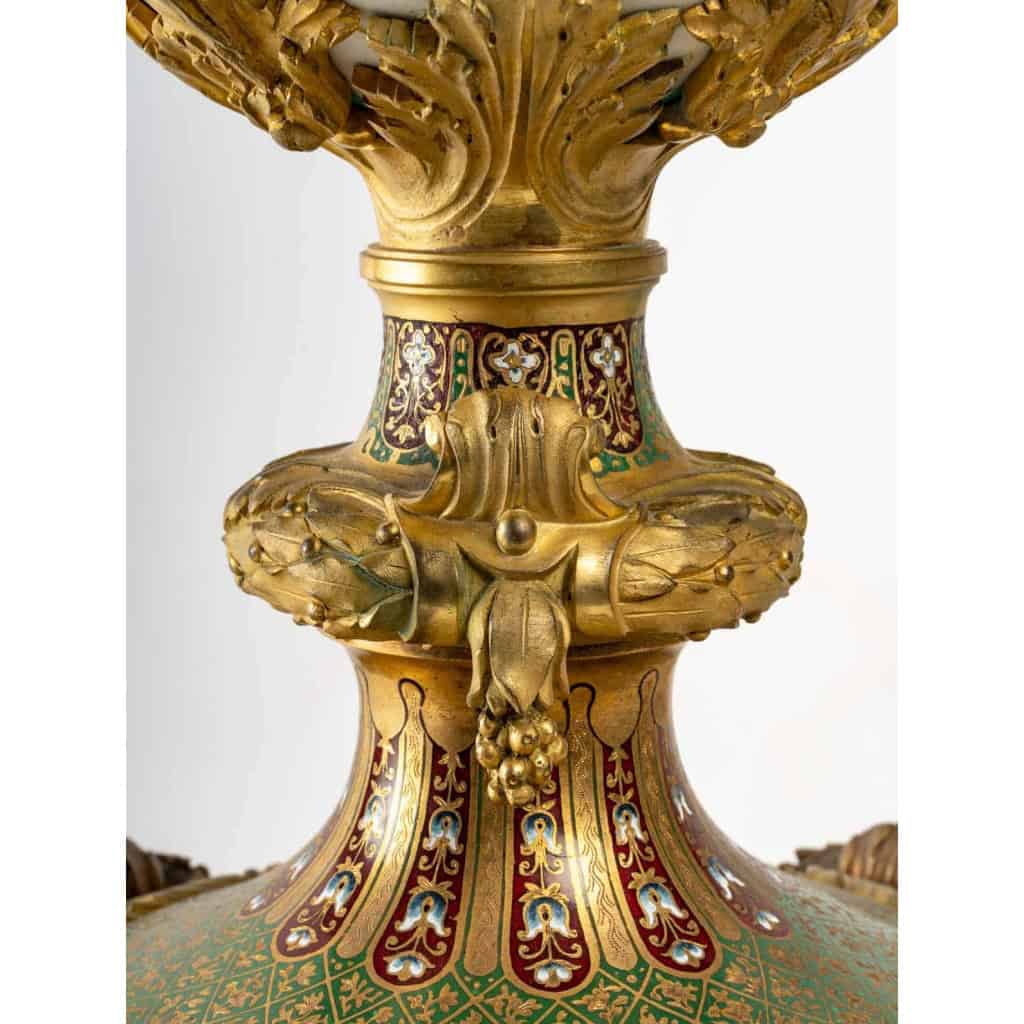 Vase en bronze en forme de coupe évasée sur piédouche de Bellanger, circa 1900 | Biron Vase en bronze en forme de coupe évasée sur piédouche de Bellanger, circa 1900
