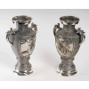 Paire de vases en métal argenté, Asie début du XXème siècle | Biron Paire de vases en métal argenté, Asie début du XXème siècle