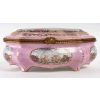 Une boite a bijoux en porcelaine rose de style sèvres | Biron Une boite a bijoux en porcelaine rose de style sèvres