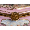 Une boite a bijoux en porcelaine rose de style sèvres | Biron Une boite a bijoux en porcelaine rose de style sèvres