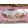 Une boite a bijoux en porcelaine rose de style sèvres | Biron Une boite a bijoux en porcelaine rose de style sèvres