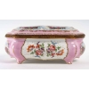Une boite a bijoux en porcelaine rose de style sèvres | Biron Une boite a bijoux en porcelaine rose de style sèvres