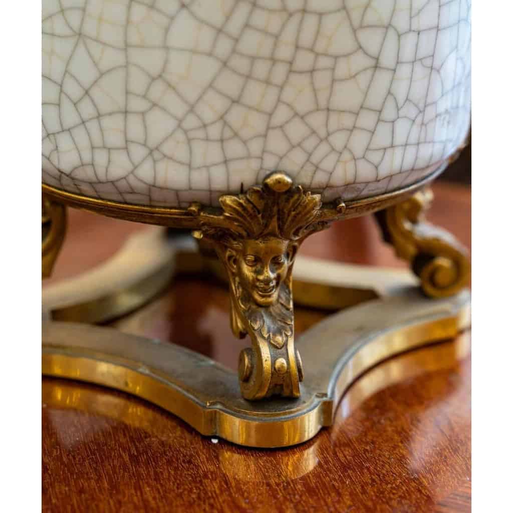 Paire de pots montés en bronze et céladon craquelé signés de l’Escalier de Cristal | Biron Paire de pots montés en bronze et céladon craquelé signés de l'Escalier de Cristal