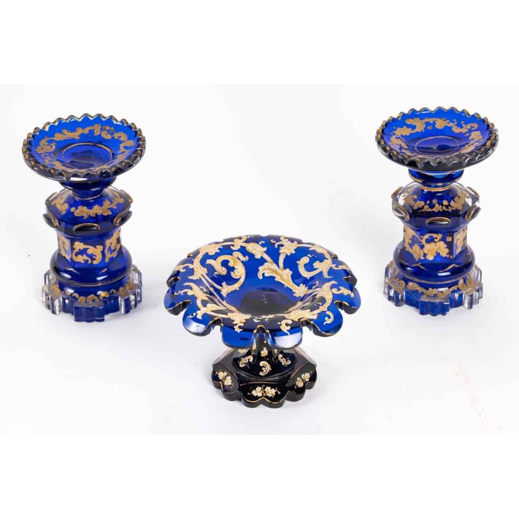 Paire de flacons et coupe en cristal de Bohème, XIXème siècle | Biron Paire de flacons et coupe en cristal de Bohème, XIXème siècle