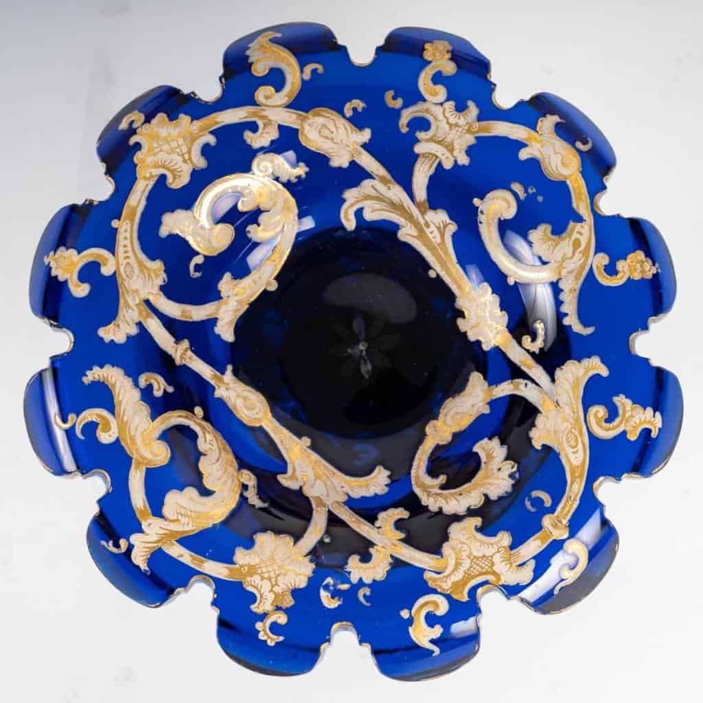 Paire de flacons et coupe en cristal de Bohème, XIXème siècle | Biron Paire de flacons et coupe en cristal de Bohème, XIXème siècle
