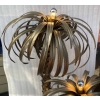 1970′ Lampadaire Palmier en Laiton Et fer Patiné Maison Jansen 3 Têtes Style Brutaliste H 170 cm | Biron 1970′ Lampadaire Palmier en Laiton Et fer Patiné Maison Jansen 3 Têtes Style Brutaliste H 170 cm