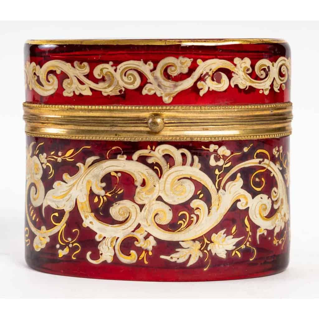 Coffret oval en Bohème, XIXème siècle | Biron Coffret oval en Bohème, XIXème siècle