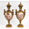 Paire de vases couverts en porcelaine de Sèvres , XIXème siècle | Biron ||||||||||||