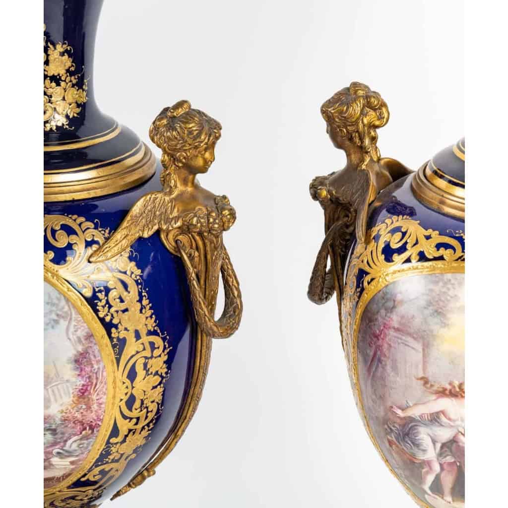 Paire de vases couverts en porcelaine de Sèvres , XIXème siècle | Biron Paire de vases couverts en porcelaine de Sèvres , XIXème siècle