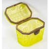 Rare coffre de bohème en opaline jaune (1840-1860) | Biron Rare coffre de bohème en opaline jaune (1840-1860)
