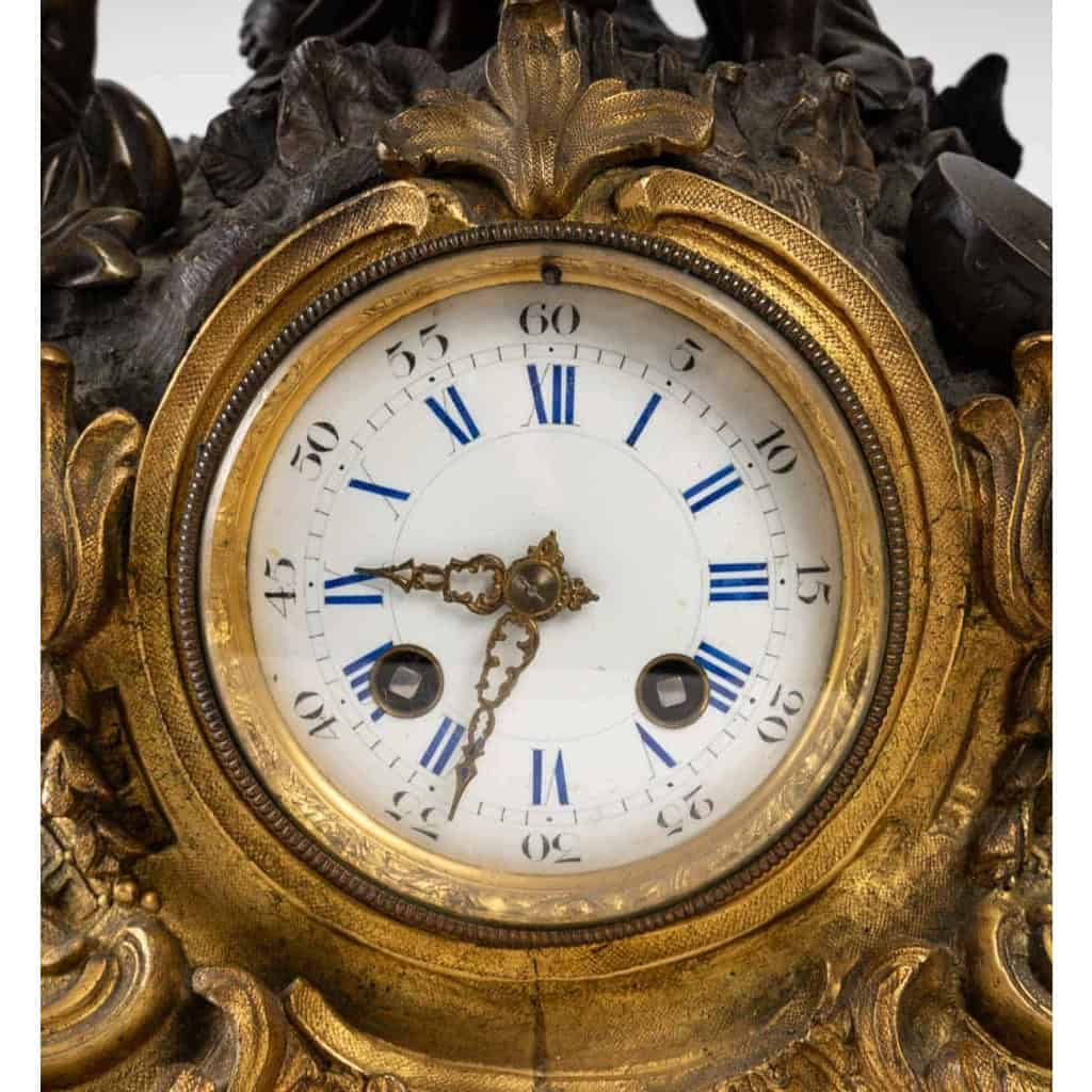 Pendule en bronze doré et patine. XIXème siècle | Biron Pendule en bronze doré et patine. XIXème siècle